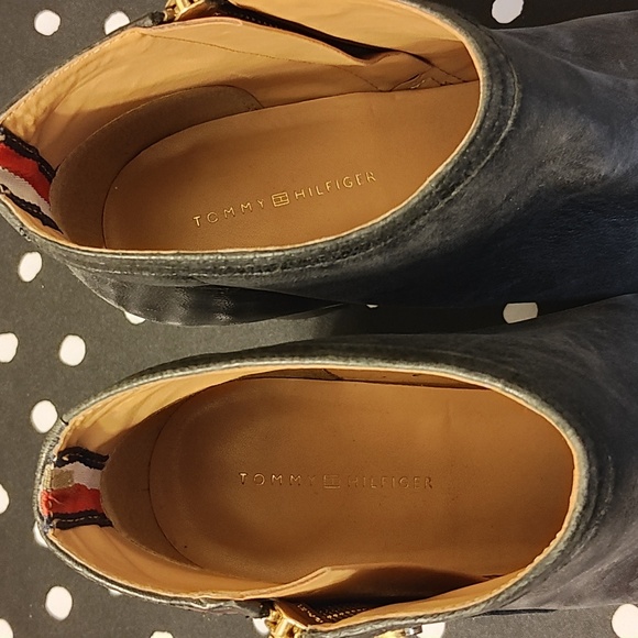 EUC Tommy Hilfiger ankle boot heels - Picture 5 of 9